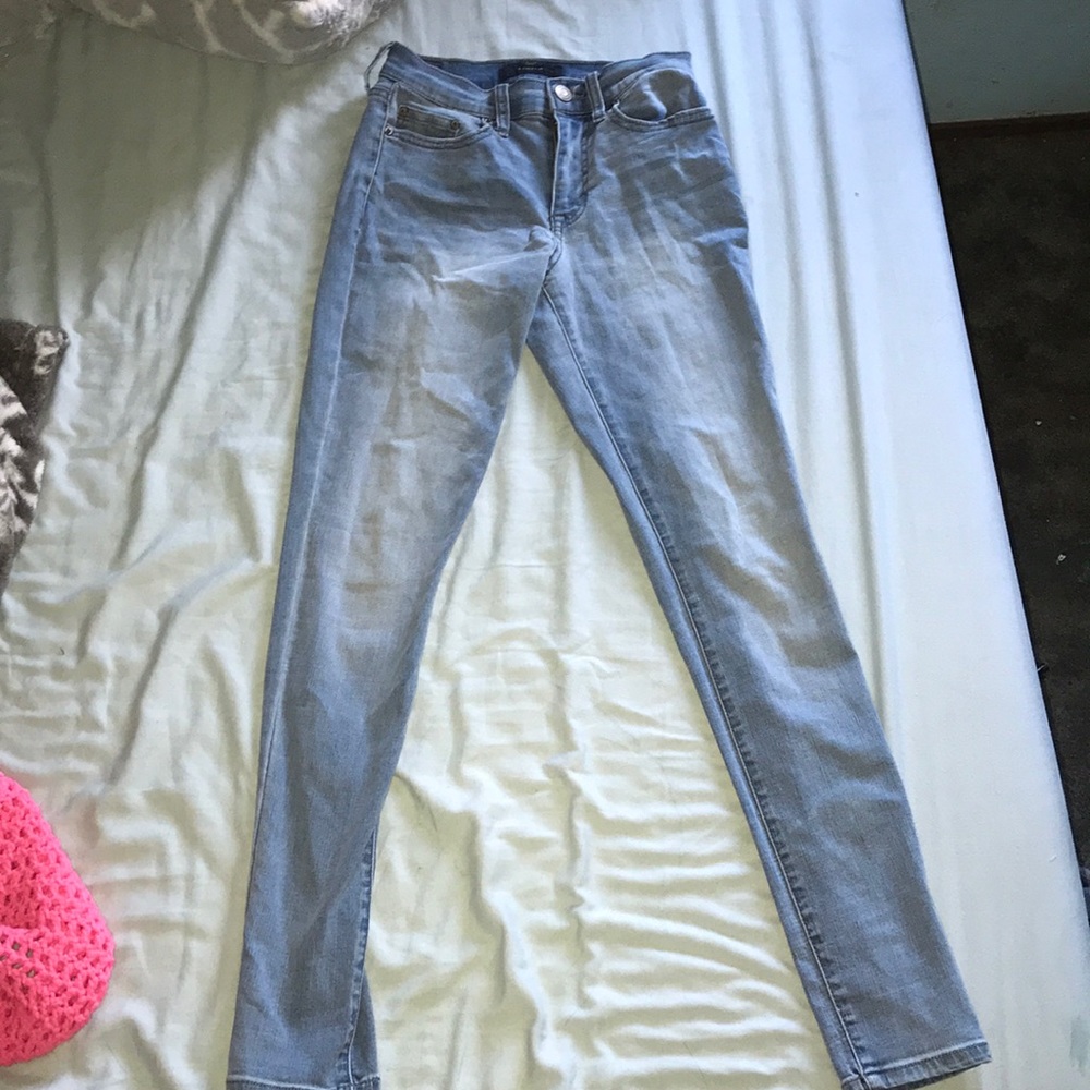 Really cute aero jeans no rips